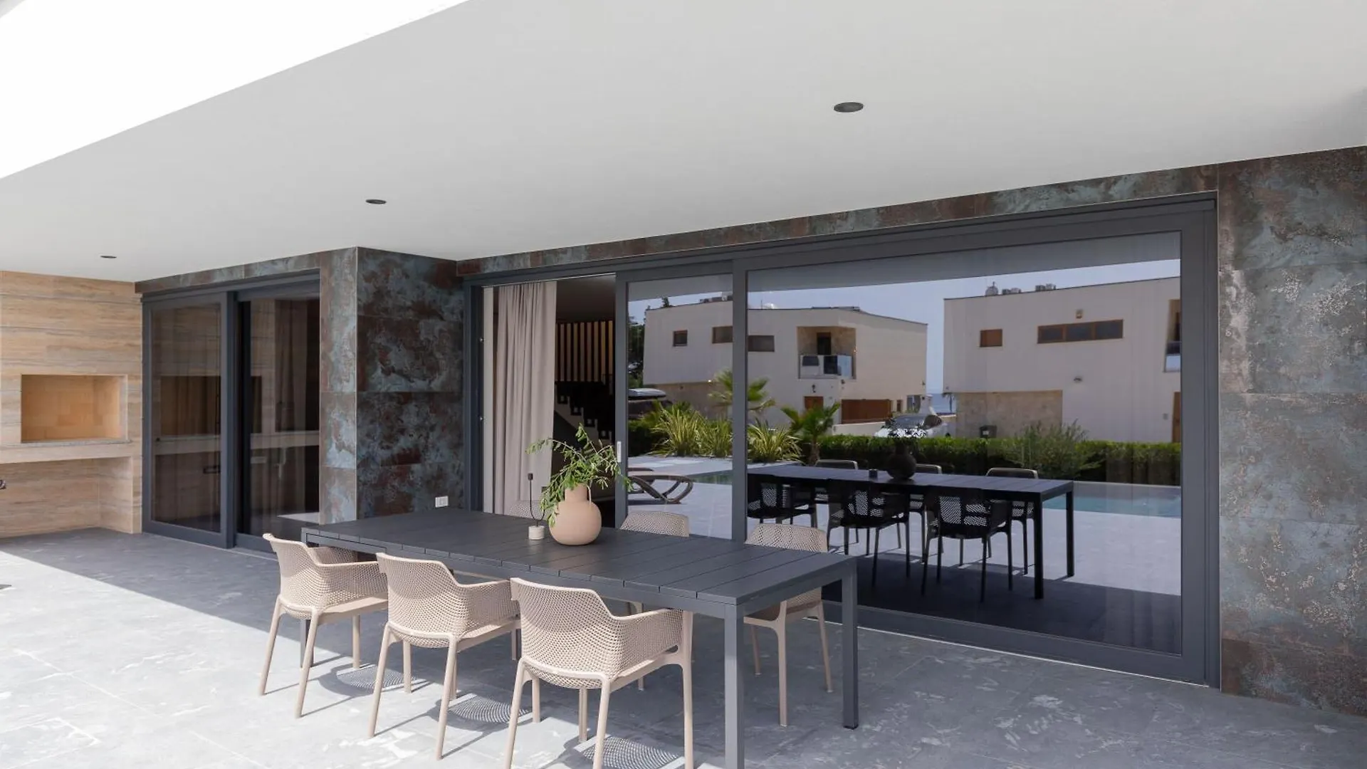 Villa Sika Vir 0*,